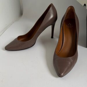 Aquitalia taupe brown leather Harley dolomite heels size 9.5 with box